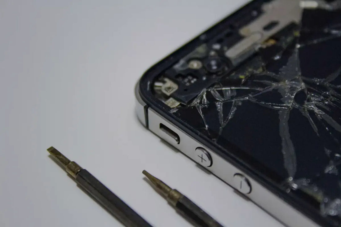 How to Recover Data From a Dead iPhone (With or Without a Backup)