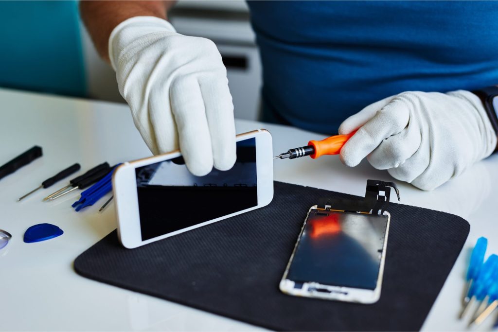 Signs You Need iPhone Motherboard Replacement 1